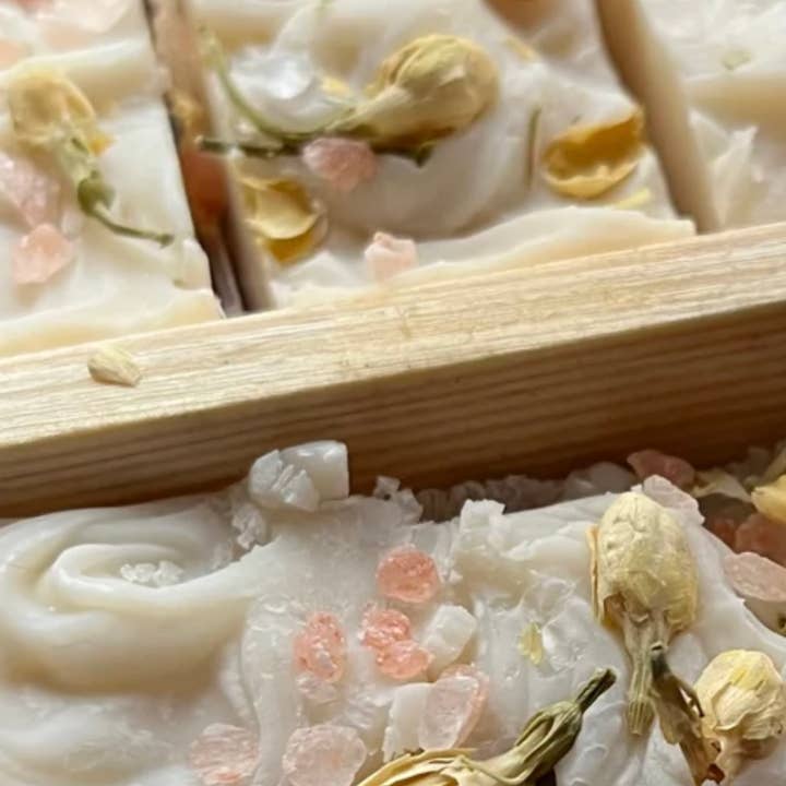 Barre corporelle de luxe au jasmin blanc pour la vente par BEAUTIFUL WELLNESS