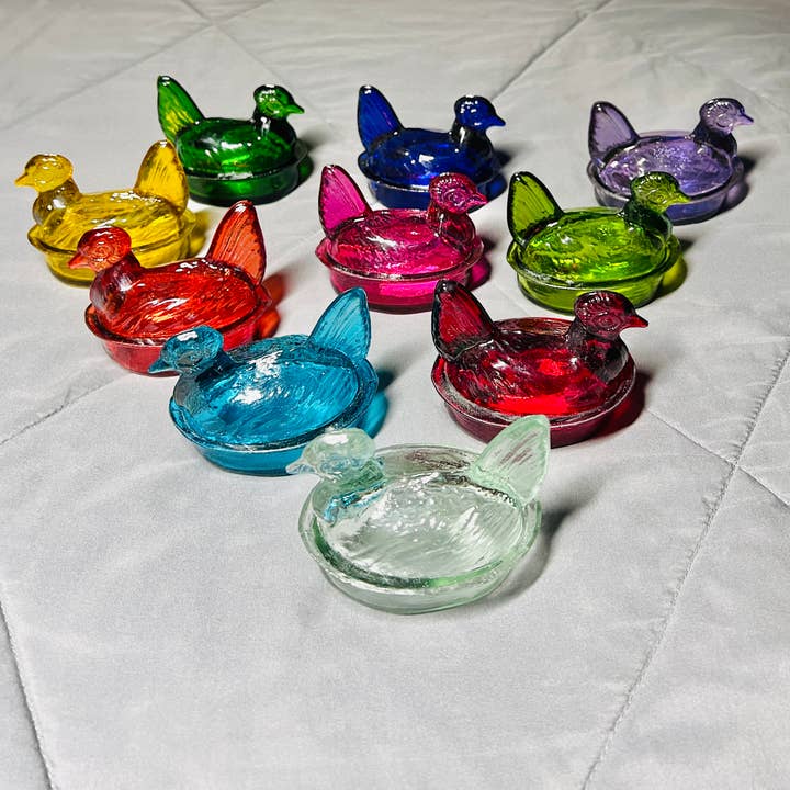 Kitchen One - Wholesale Decorative Plate/Dish/Bowl - Nesting Hen Bowl - LAVENDER | Hand Blown Glass