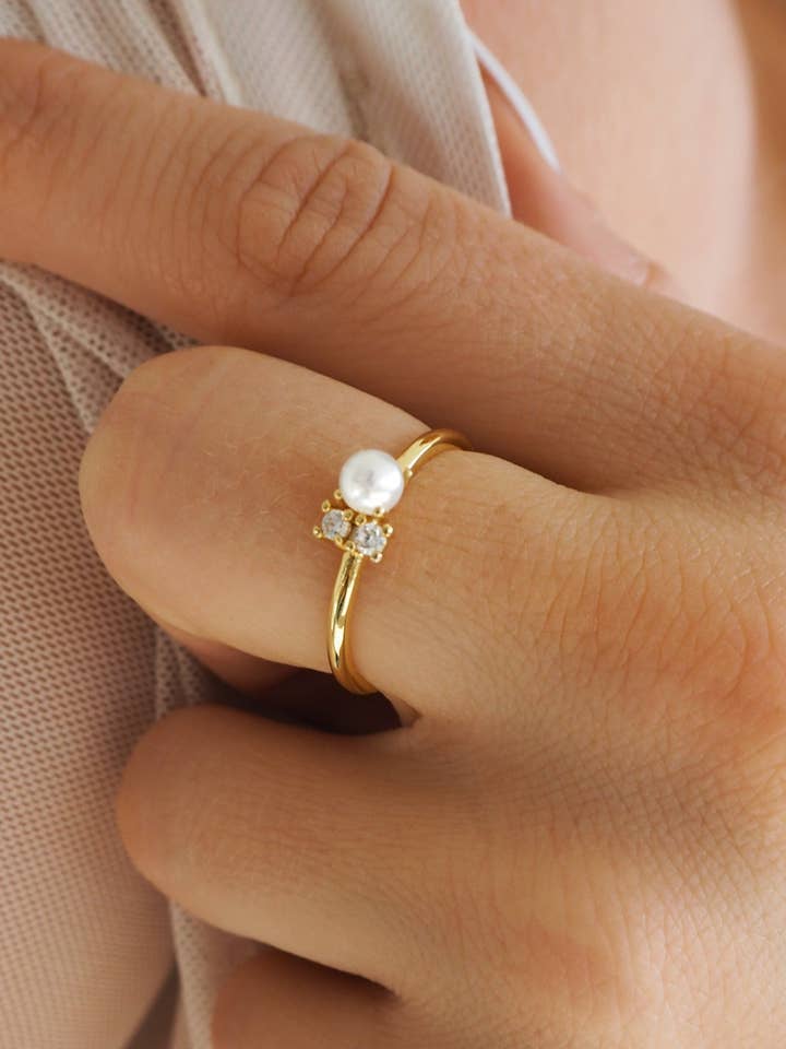 Gianna-Ring für den Großhandel von JacqMaria Jewelry