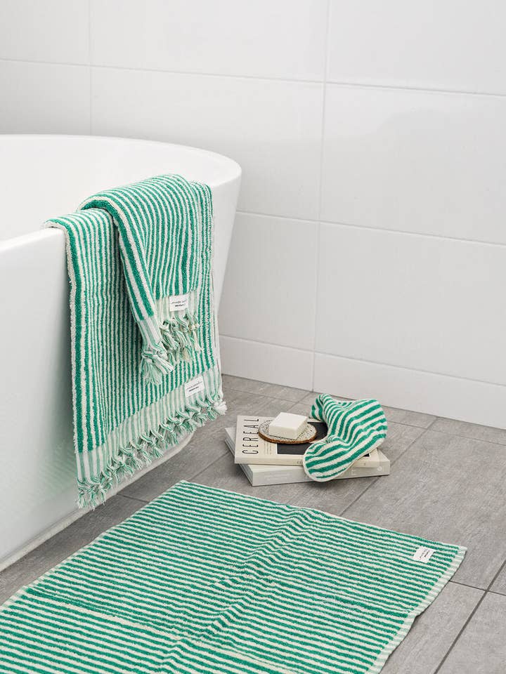 Ensemble de salle de bain Green Stripes pour la vente par Miss April Towels