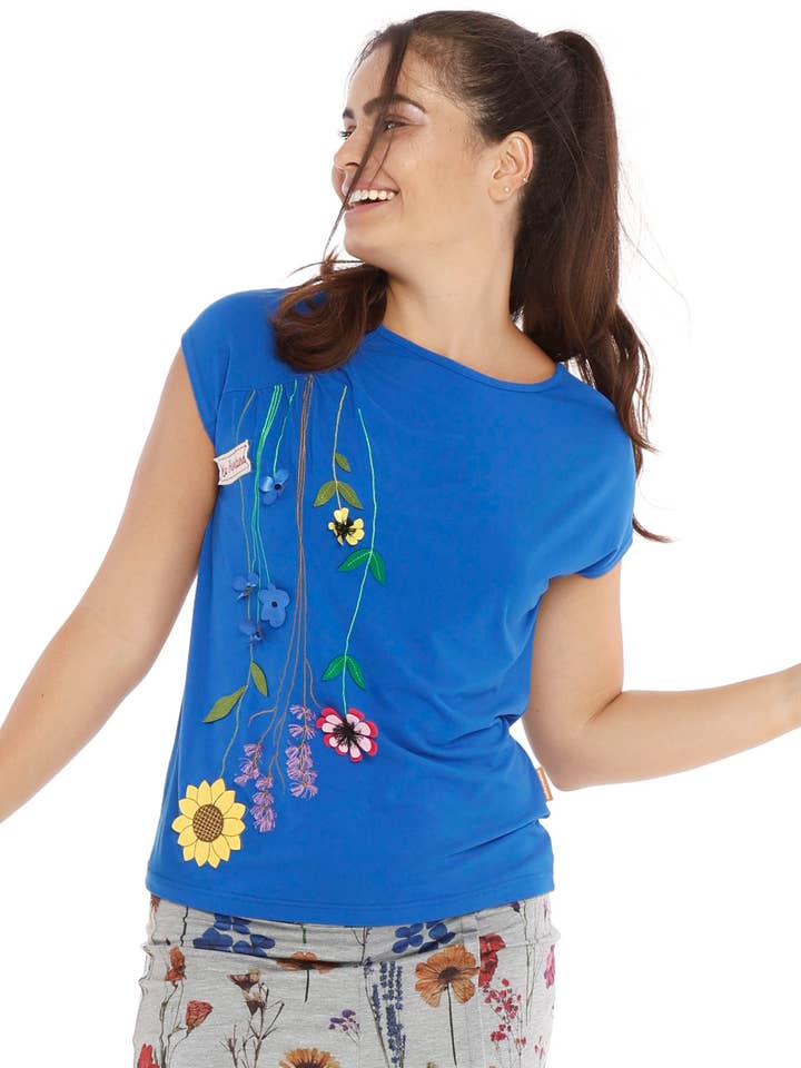 Blaues Oberteil mit kurzen Ärmeln. Mirabillis Oberteil für den Großhandel von Mamatayoe