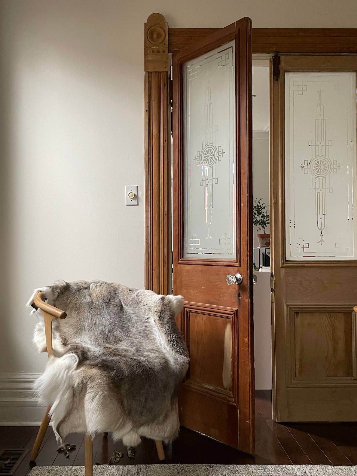 Black Sheep (White Light) – Tapete por atacado – Renas escandinavas Ocultar LIGHT1