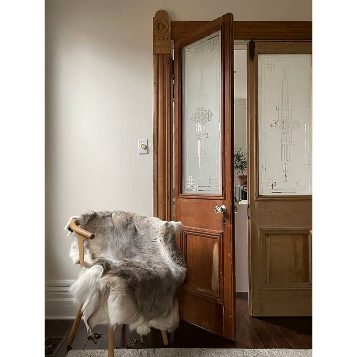 Black Sheep (White Light) - Vente Tapis - LAMPE Scandinave en peau de renne1