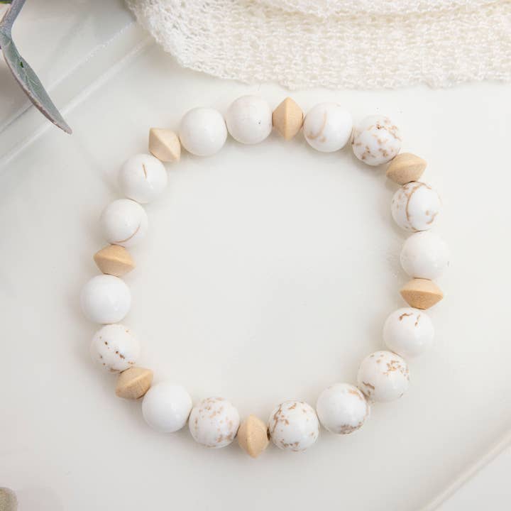 Bracelet de magnésite et bicônes for wholesale by Bijoux Lyne Meikle