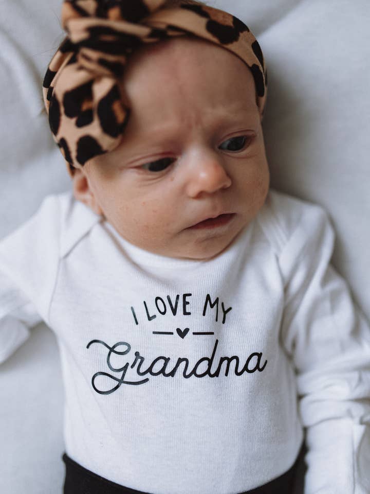J'aime ma mamie • Body bébé pour la vente par Jena Bug Baby