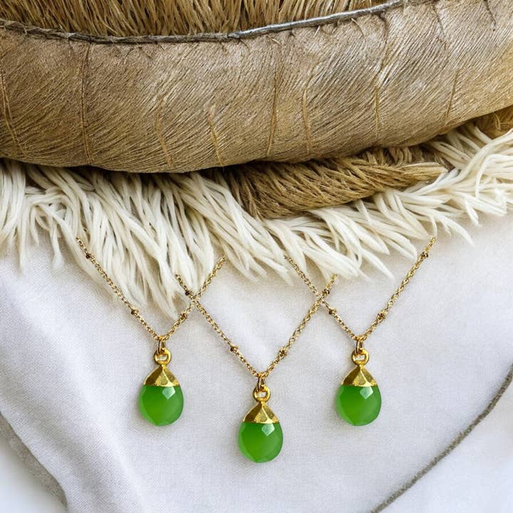 Pendente “MARLENE” dourado em ouro fino pedra natural Calcedônia por atacado de TOURMALYN