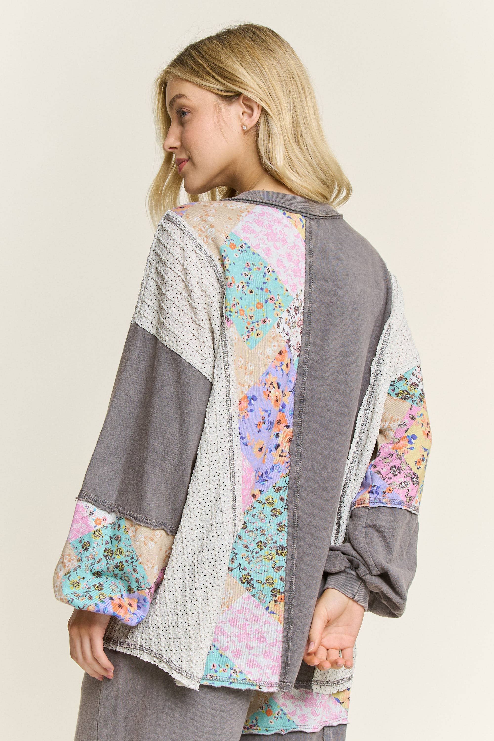 J.Her – Engroshandel Strikket top - Dame – Mineralvasket blomsterbølge-strikket jacquard boho-top HT6039P15