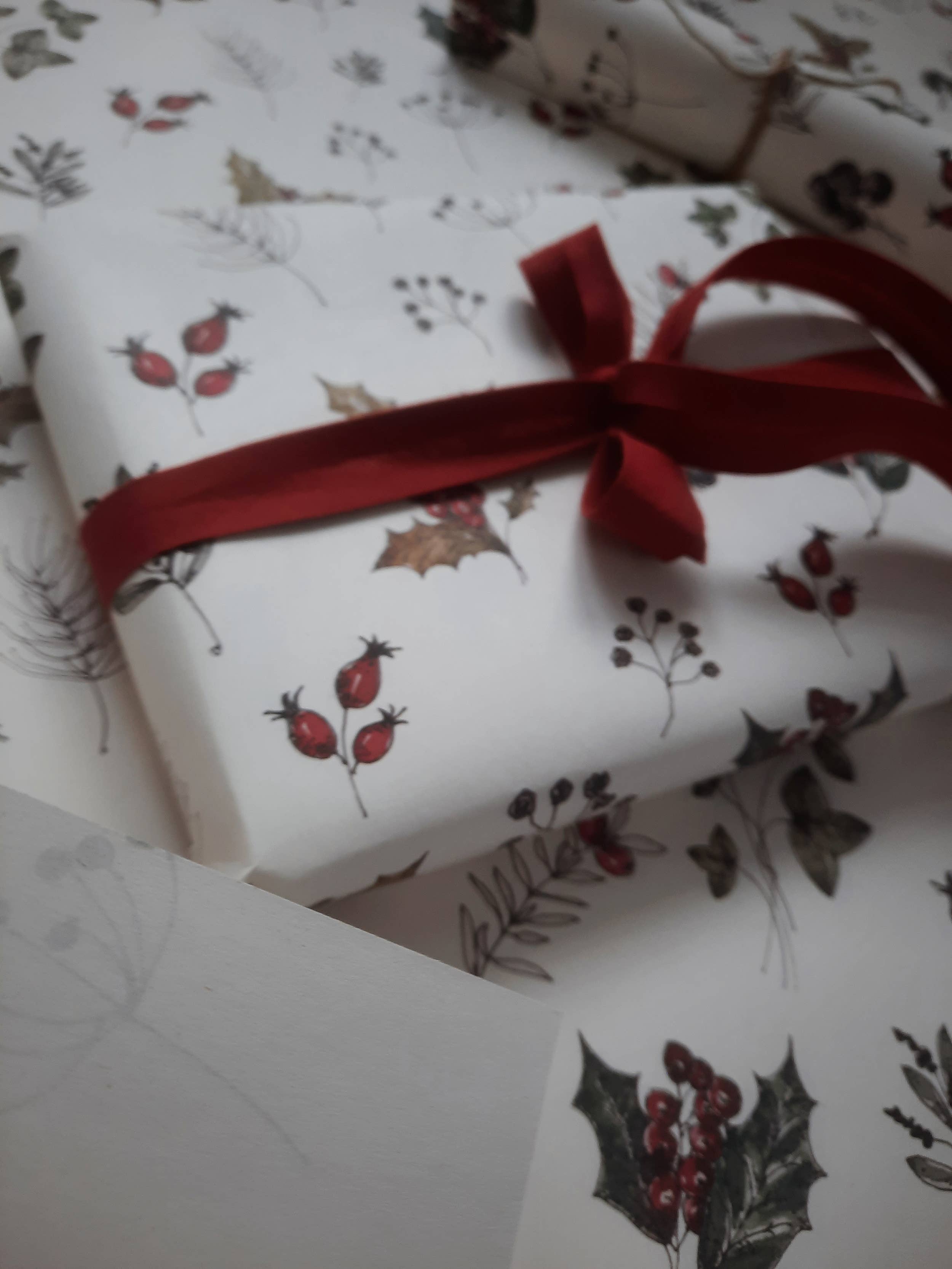 MyDesignPictures - Wholesale Flat Wrap - Winter florals Pure White Gift Paper3