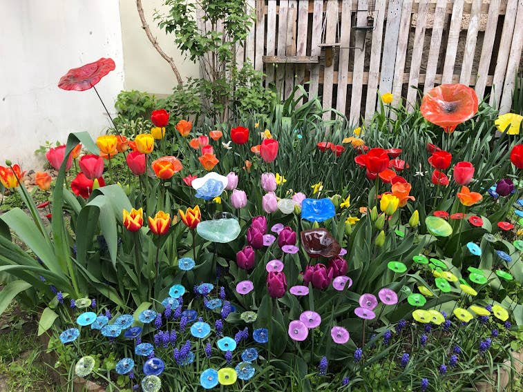 CARNEOL GLASS - Wholesale Garden/Lawn Stake - Small Glass Flower For Outside In Red38