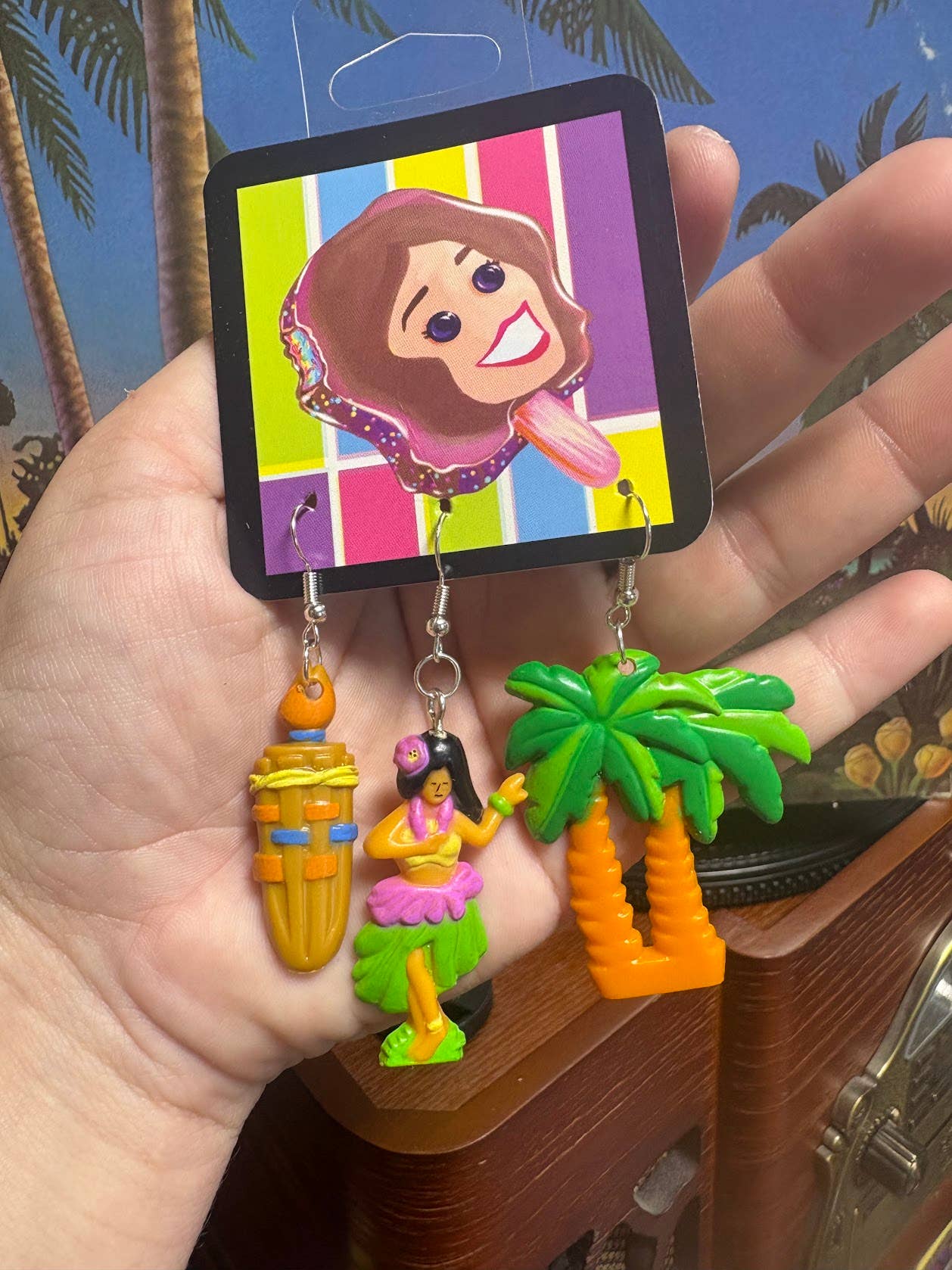 NO RHYME OR REASON ART - Venta al por mayor Pendientes colgantes - Pack de Pendientes Luau - Bailarina de Hula, Palma, Tiki - 20020