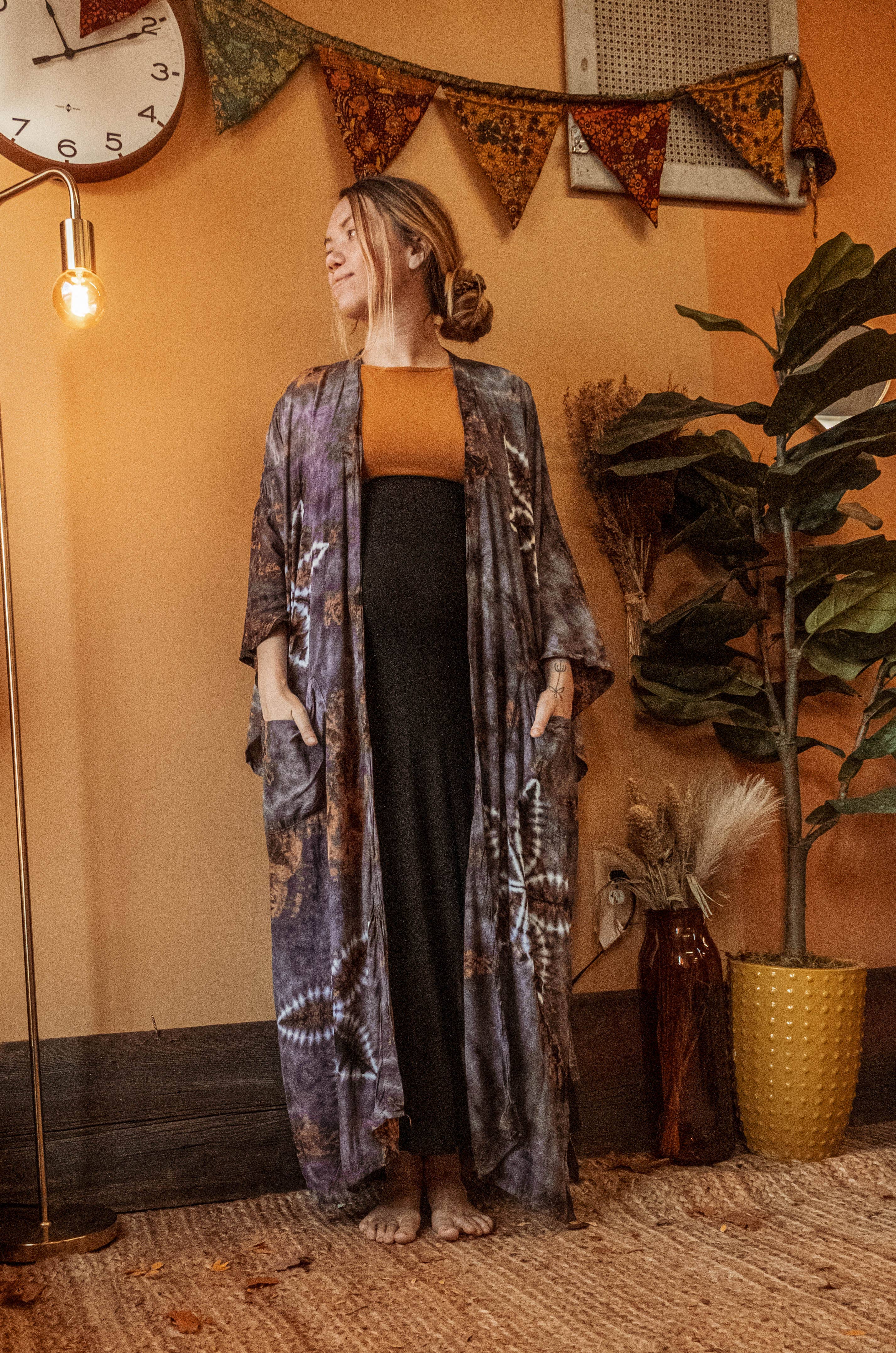 Gardenbelle Shop - Venta al por mayor Kimono - Mujer - Kimono bohemio hippie teñido a mano, bata estilo boho en tonos tierra1