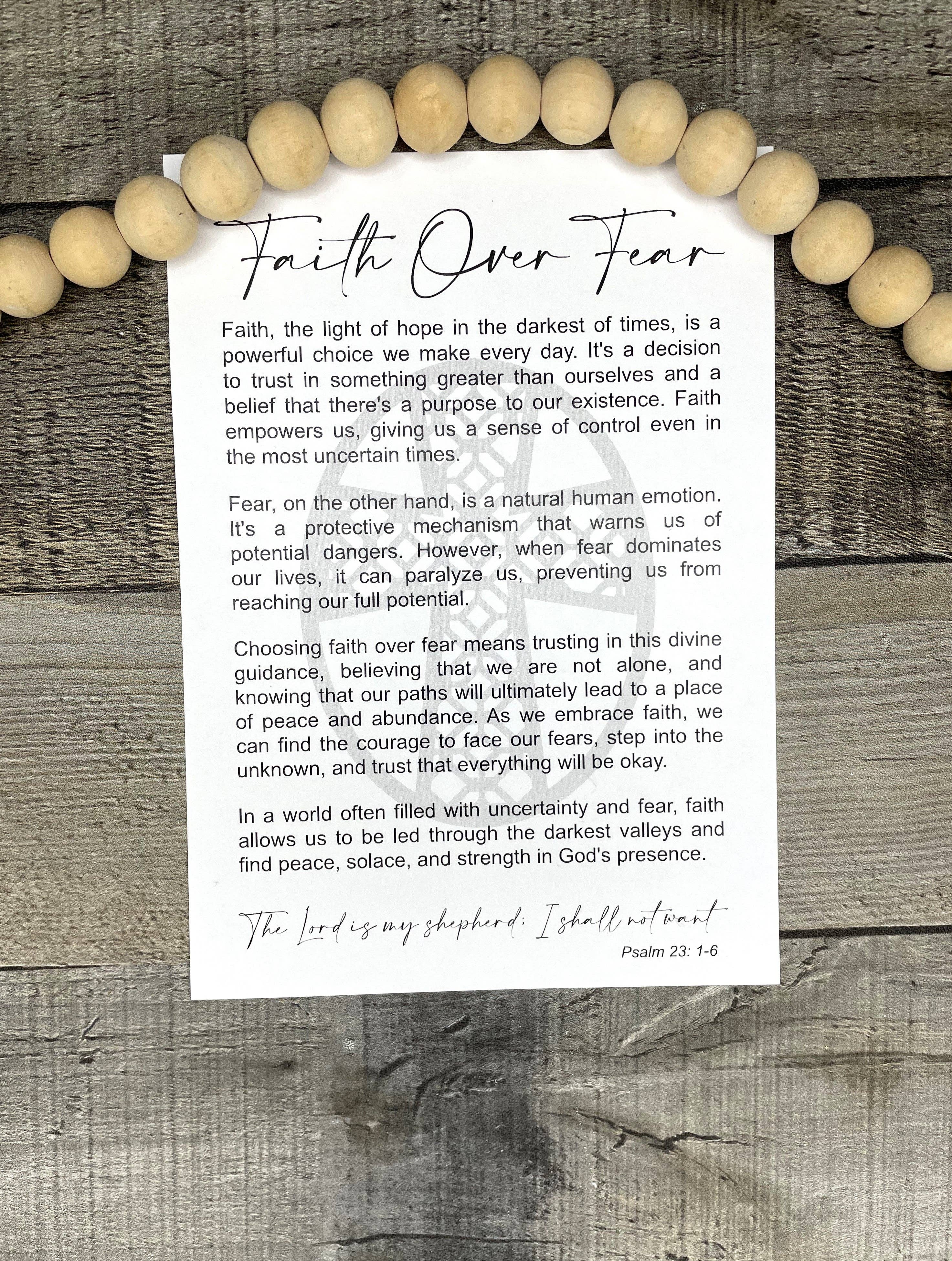 Montgomery and Claire - Vente Objets de décoration - Ornement Croix en Bois Foi sur la Peur - Souvenir Personnalisable avec Carte Histoire1