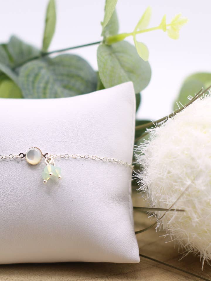 LUNA white mother-of-pearl cabochon wedding bracelet for wholesale by Loane Bijoux