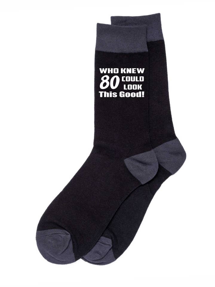 Chi sapeva 80 Calzini Divertenti da Uomo Neri Regalo di Compleanno per gli 80 Anni per la vendita all'ingrosso da parte di Print4U