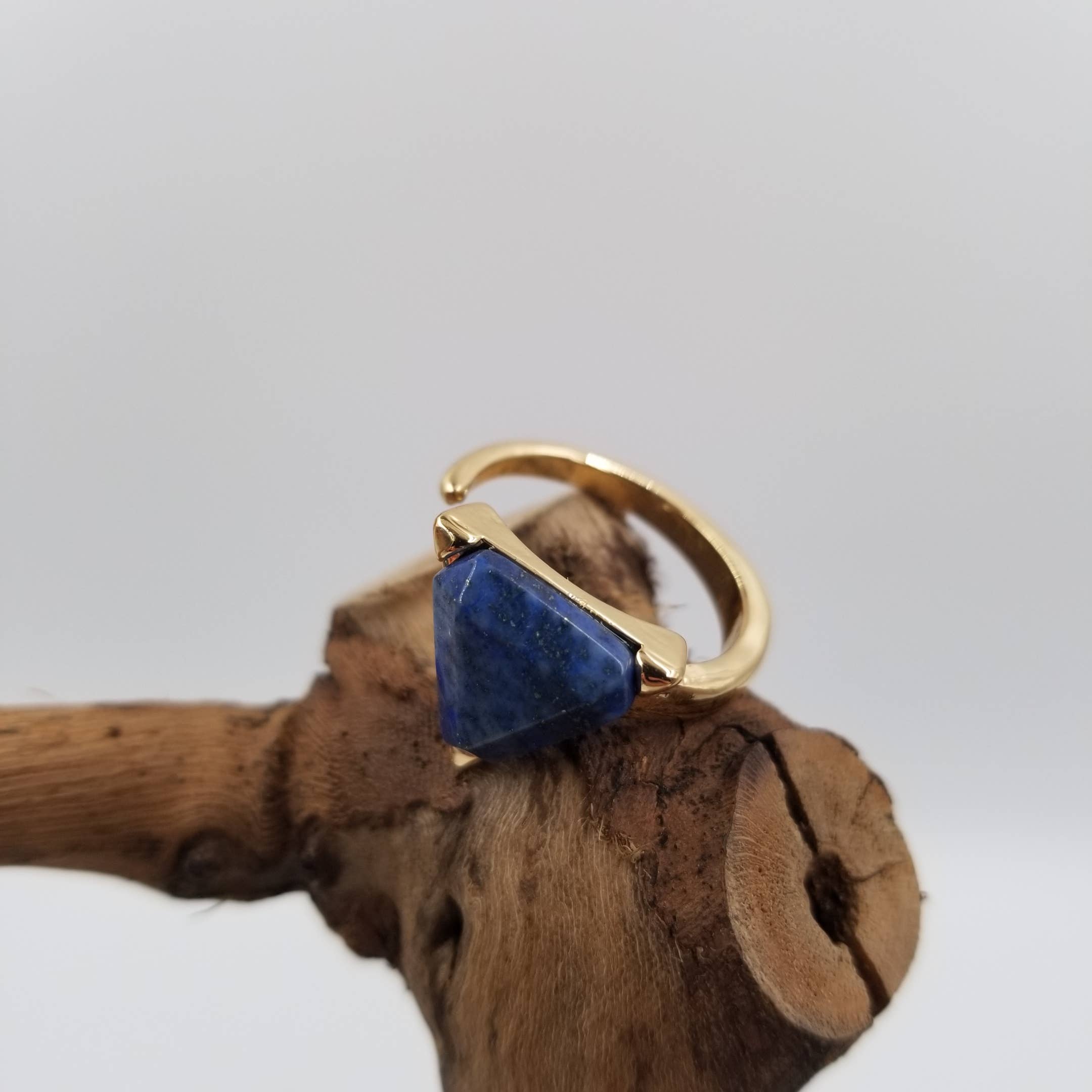 CHAKRA JEWELRY - Wholesale Single Stone/Solitaire Ring - Triangle Natural Stone Ring0