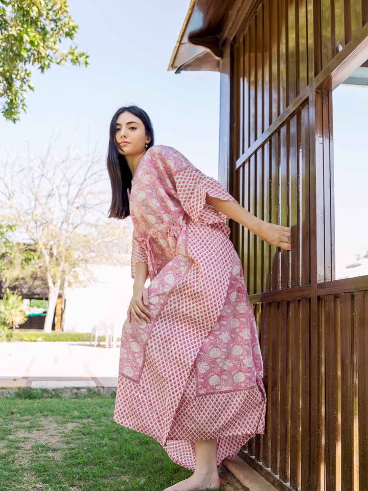 Rosa Sakura Kalejdoskop Kaftan för wholesale av Offtheory