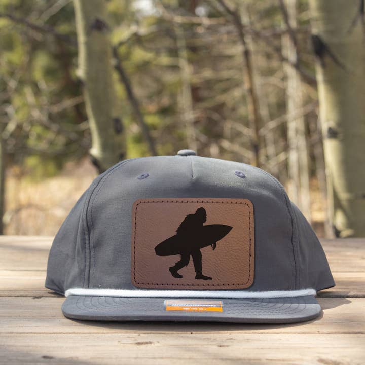 Chapeau à corde Sasquatch Surfing pour la vente par Hinterland Outdoors