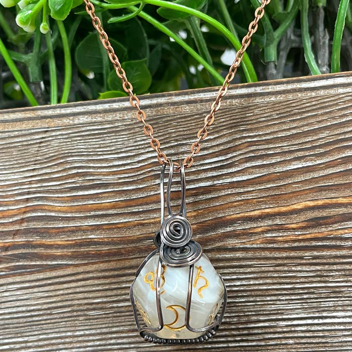 Handmade by Marlayna - Wholesale Halskettinghanger - Astrologische D12 dobbelstenen ketting, willekeurige kleur koperdraad omwikkeld
