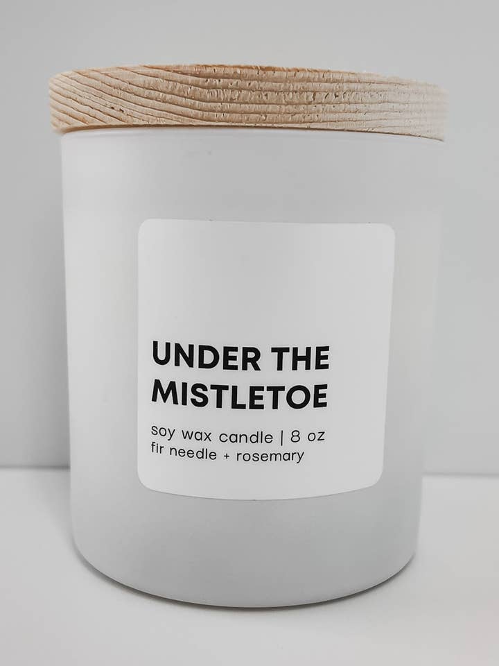 Sous le gui pour la vente par Intentional Goods