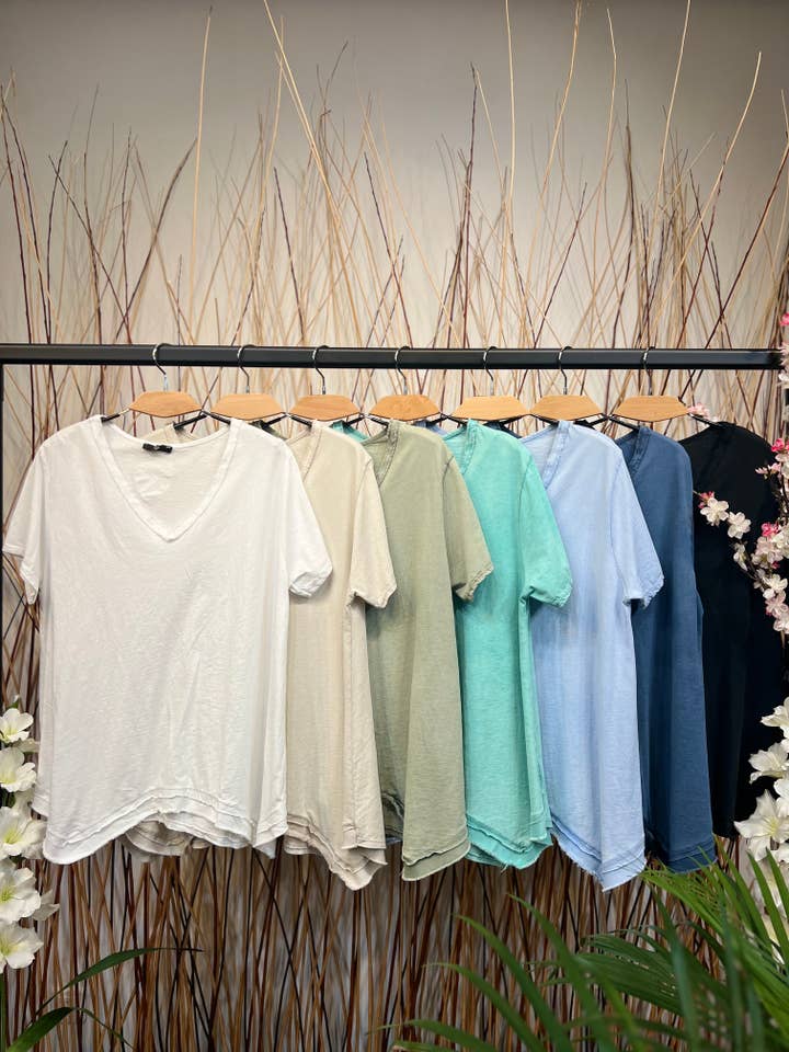 L'Emotion - Wholesale T-Shirt - Women's - 100% Cotton Embroidered Heart Large Cut T-Shirt1