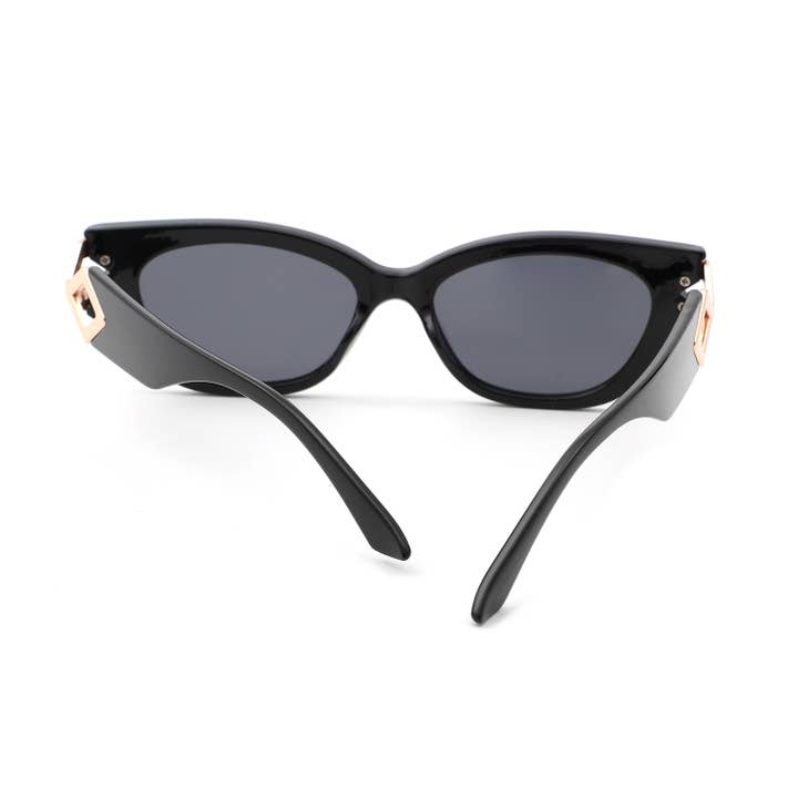 Cramilo Eyewear - Wholesale Sunglasses - Women's - Geometric Vintage Inspired Luxurious Cat Eye Sunglasses