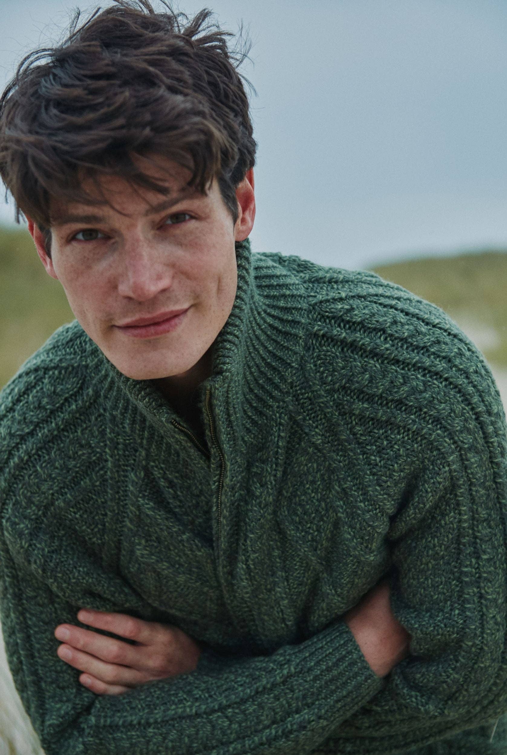 Aran Woollen Mills - Wholesale Cardigan - Heren - Brannock herenvest met rits en Aran-patroon - groen1