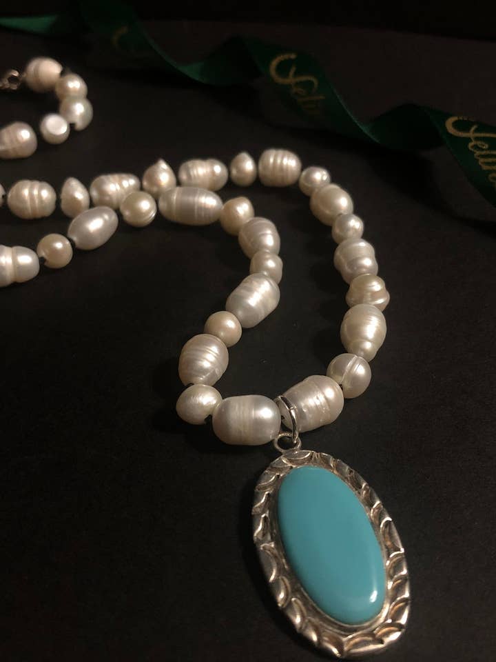 Collier Turquoise Azul + Perles pour la vente par Feline Jewelry Studio Universe