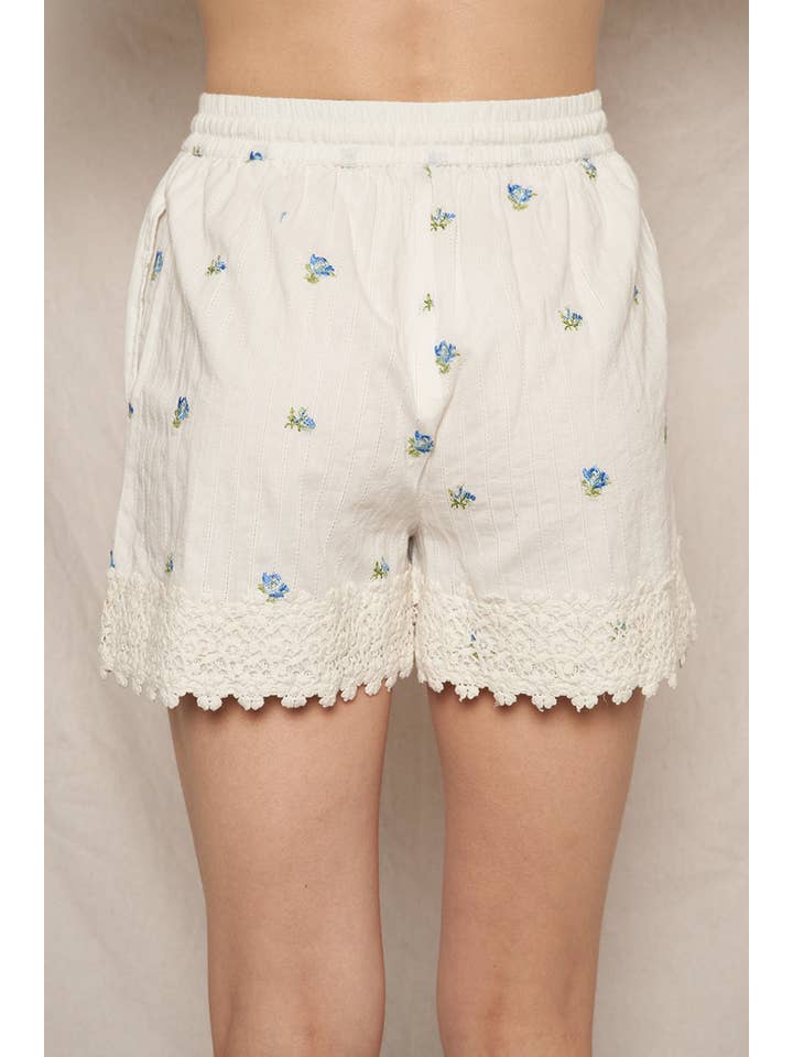 En Crème - Wholesale Shorts - Women's - Floral Embroidery Shorts with Lace Trim 9