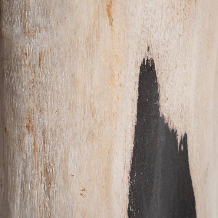 Office Objets - Wholesale Side Table - White petrified wood side table with black spots H:27.5 D:1880