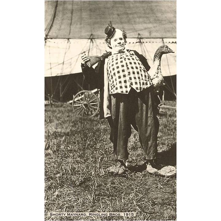 Found Image Press – wholesale Vykort – Vykort CI-58 Shorty Maynard, cirkusclown, med gås