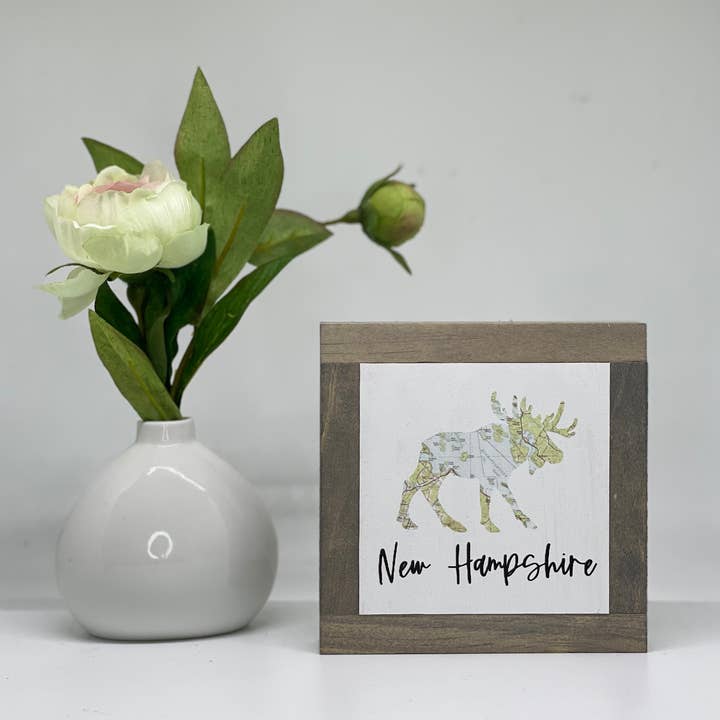 Carte de table de Winnipesaukee sur l'orignal du New Hampshire pour la vente par Bog Road Designs