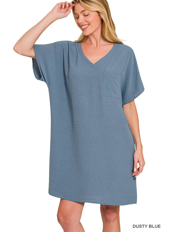 42POPS – wholesale Klänning - Dam – .Woven Airflow V-ringad T-shirtklänning med fickor21