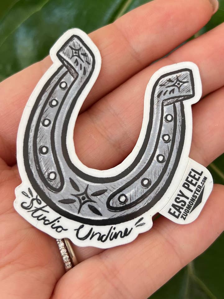 Wasserdichter Horseshoe Lucky Western Aufkleber — Western Cowgirl für den Großhandel von Studio Undine