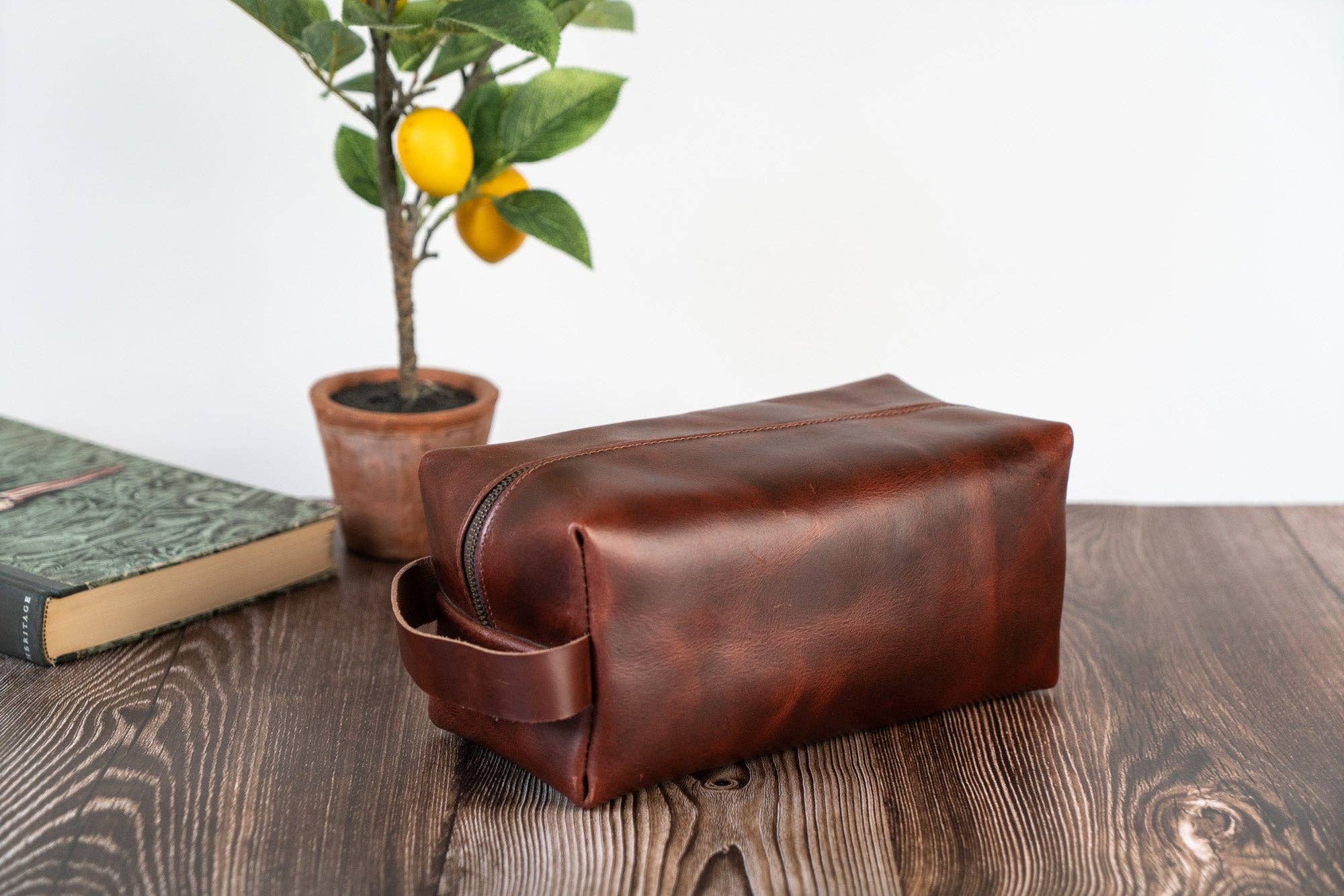 VELLAIRE - Wholesale Toiletry Bag - Men's - Mens Leather Toiletry Bag | LB32