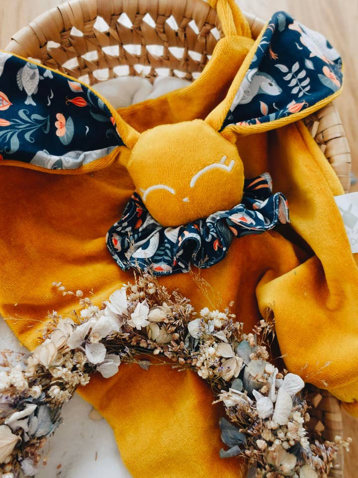 Velvet Cuddle Lovey Knots - Magic Lake for wholesale by Louis & Jules Stambouli Conseil