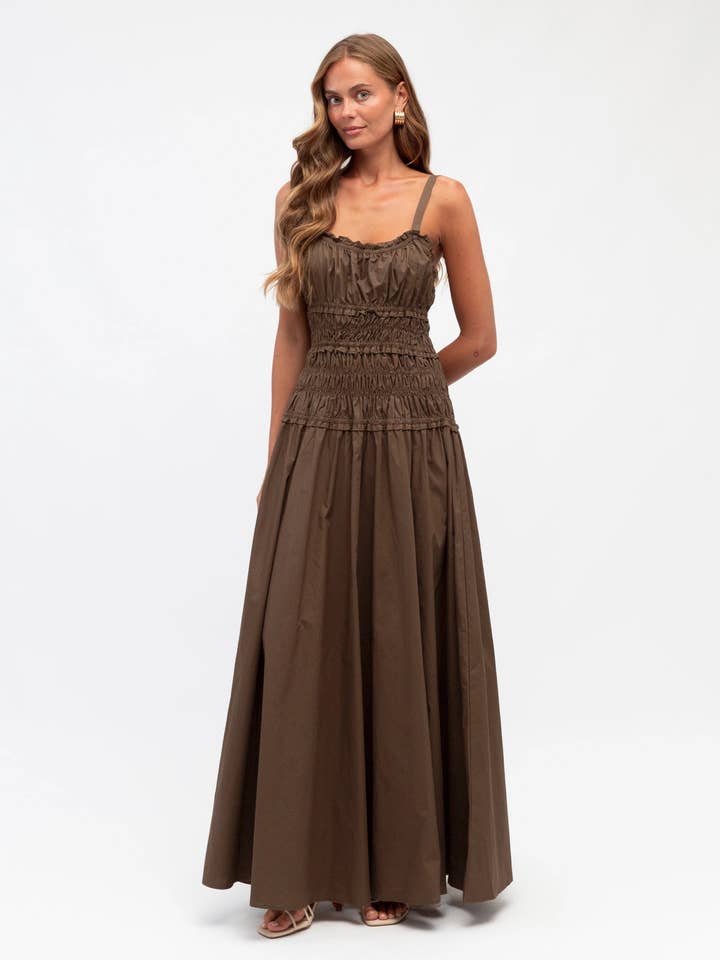 Abito lungo arricciato con spalline per la vendita all'ingrosso da parte di Global Fashion House