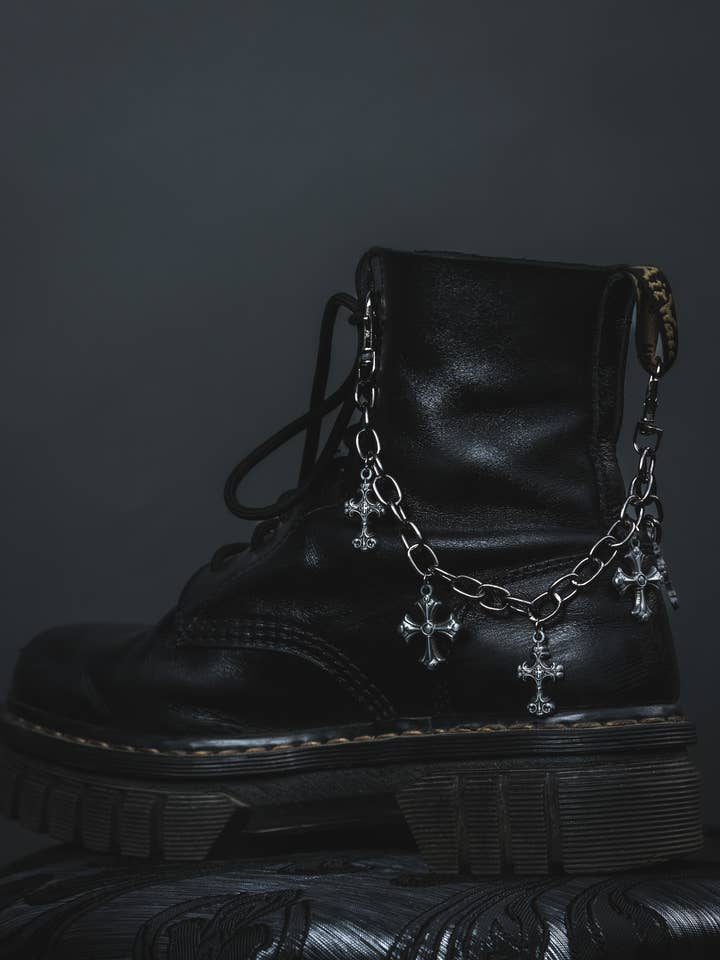 Stiller Schwur Stiefelanhänger für den Großhandel von The Pretty Cult