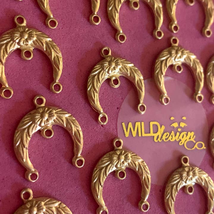 Massief Messing Bloemige Halvemaanvormige Kroonluchter Oorbel Verbinders voor wholesale door Wild Design Co