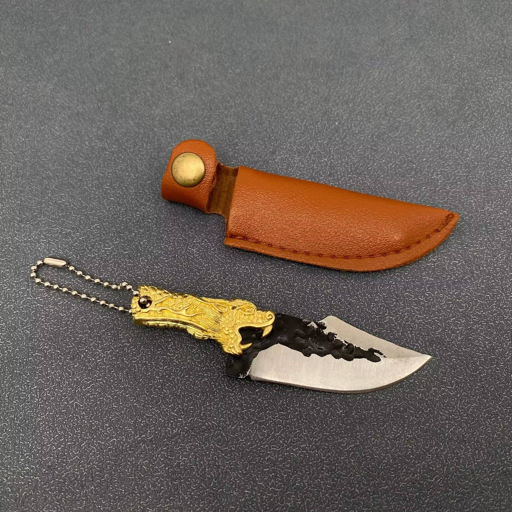 Mio Queena - Vente Couteau de poche/étui - Couteau en acier inoxydable avec manche en forme de tête de dragon et émail, avec étuis4