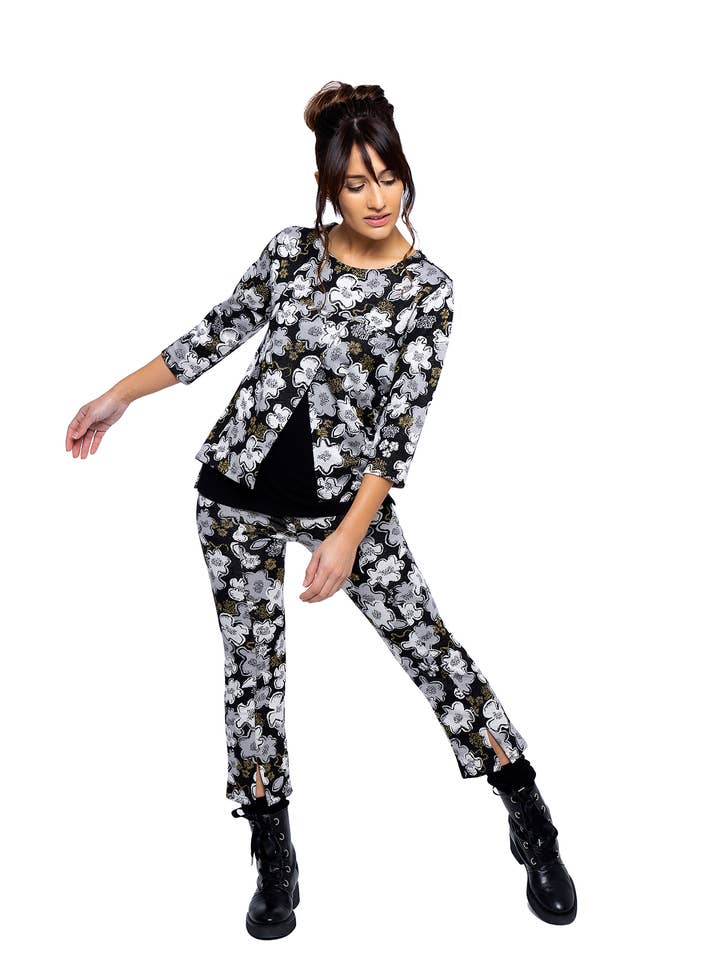 Pantaloni dritti con stampa floreale. Pantaloni Ambigu S-XXL per la vendita all'ingrosso da parte di Mamatayoe