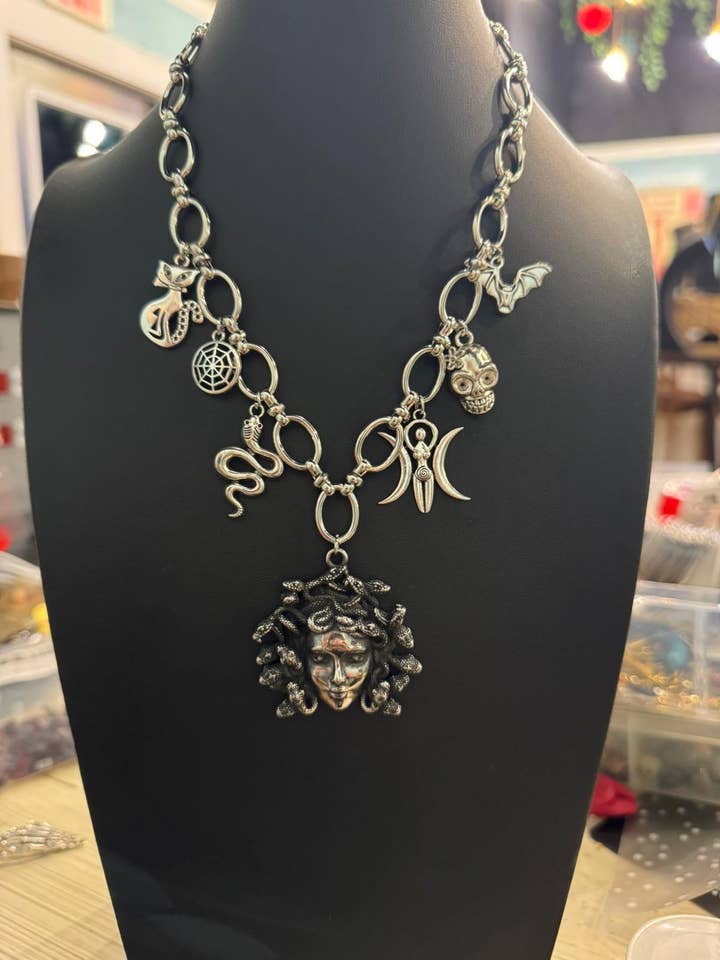Colar Pendente de Aço Inoxidável Medusa por atacado de BeadnikRow