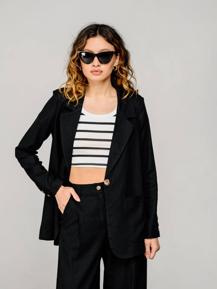 Zwarte linnen jas met knopen voor wholesale door Azuri Fashion Group