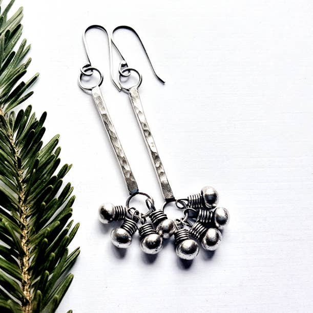 Brincos de barra longa com contas de prata esterlina marteladas - franjas por atacado de Andewyn Moon