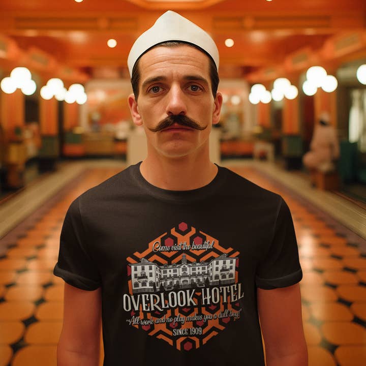 Shady Front - Venta al por mayor Camiseta serigrafiada - Unisex - Camiseta para hombres inspirada en el "Overlook Hotel" de El Resplandor
