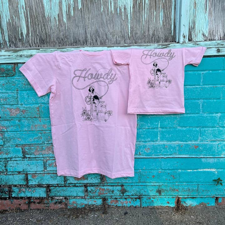 Maglietta da bambino Howdy Cowgirl | Texas Golden Hour Rodeo Cowboy per la vendita all'ingrosso da parte di The Vault