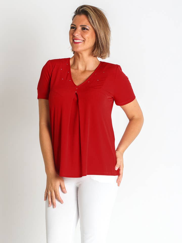 T-shirt in maglia con scollo decorato per la vendita all'ingrosso da parte di LOURDES CASTILLO