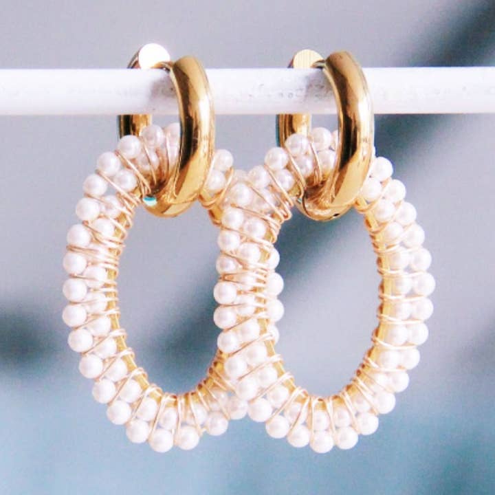 Wide earring with oval facet pendant – pearls for wholesale by Bazou