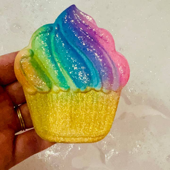 Southern Fleek Bath LLC – wholesale Bath bomb/fizz – Rainbow Cupcake Bath Bomb 6oz