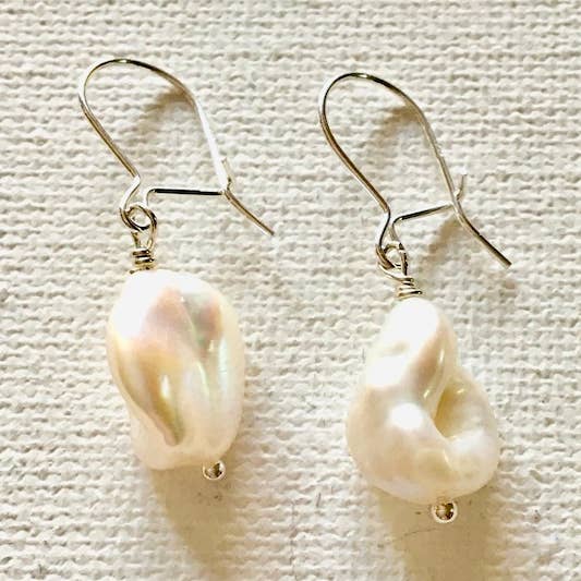 Jackie Gallagher Designs - Handmade Coastal Jewelry - Wholesale Hangende/ronde oorbellen - Eenvoudige pareldruppel0