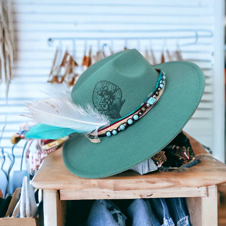 Chapeau rétro brûlé Coastal Cowgirl pour la vente par Wild Indigo